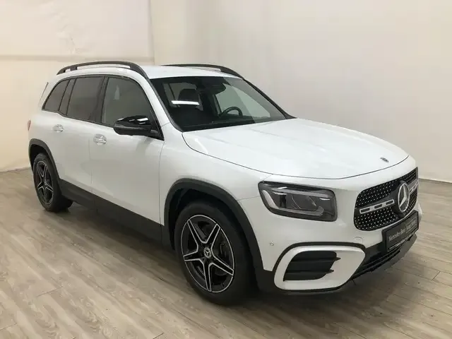 Mercedes-Benz GLB 220