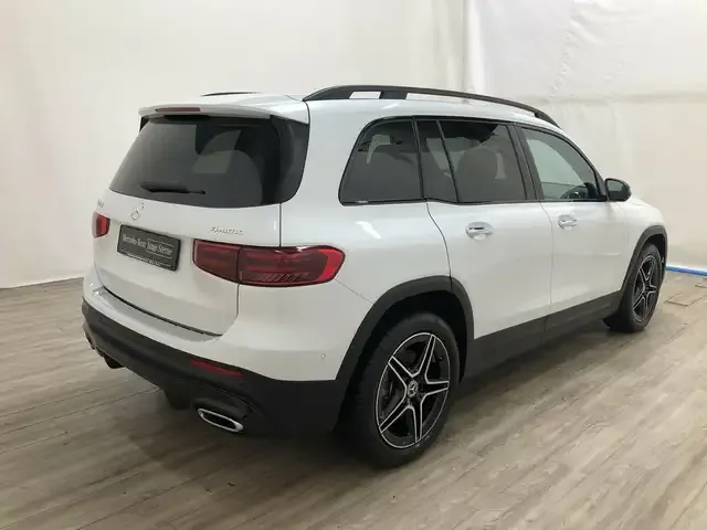 Mercedes-Benz GLB 220