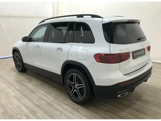 Mercedes-Benz GLB 220