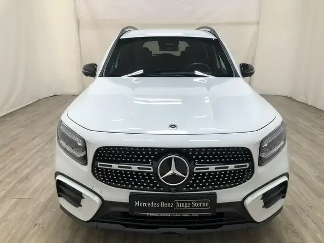Mercedes-Benz GLB 220
