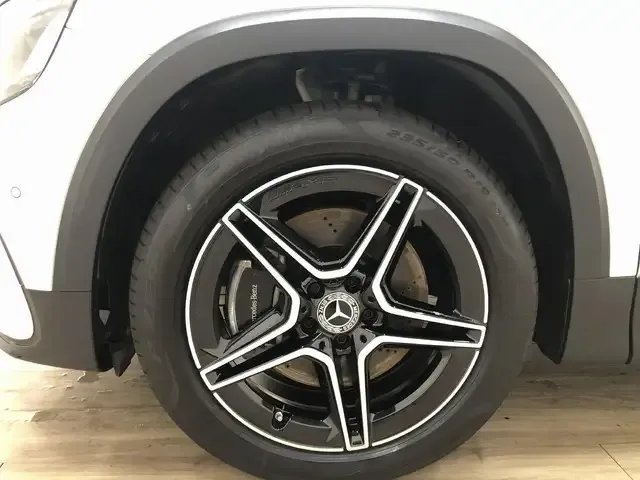 Mercedes-Benz GLB 220