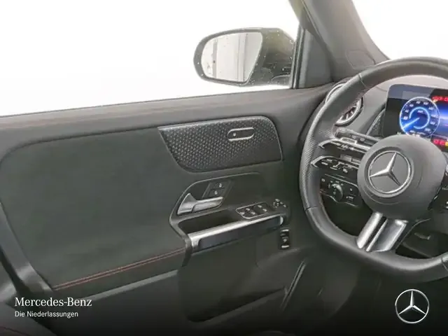 Mercedes-Benz EQB 300