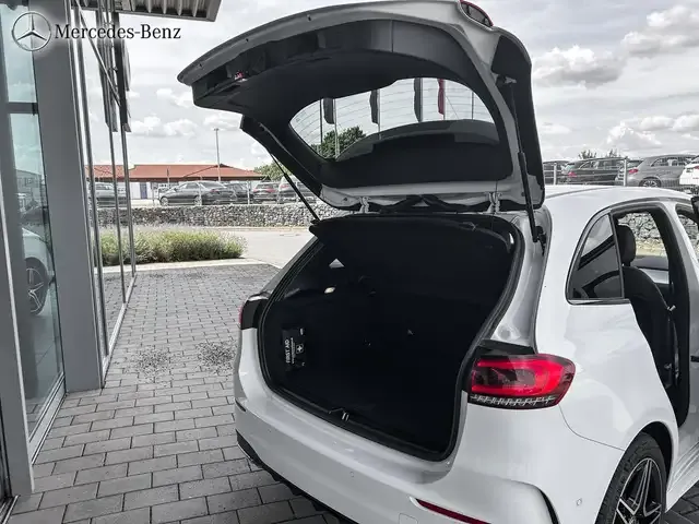 Mercedes-Benz B 180