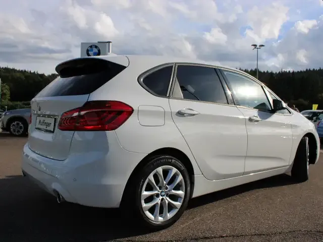 BMW 218