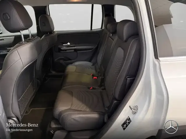Mercedes-Benz GLB 180