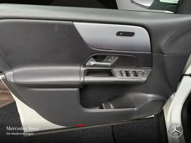 Mercedes-Benz GLB 180