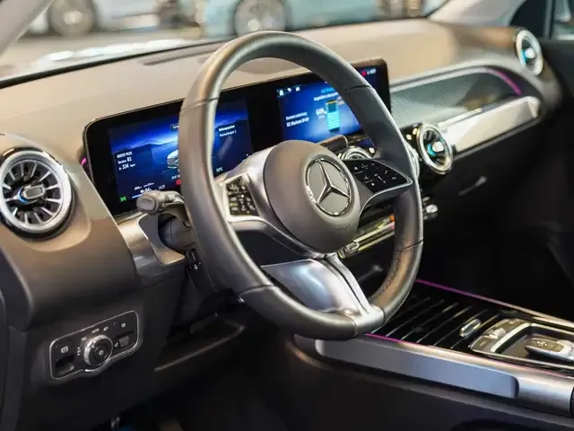 Mercedes-Benz EQB 300