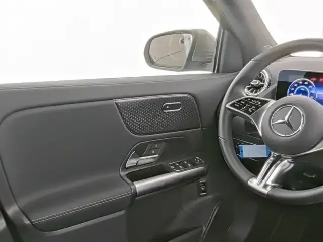 Mercedes-Benz EQA 300