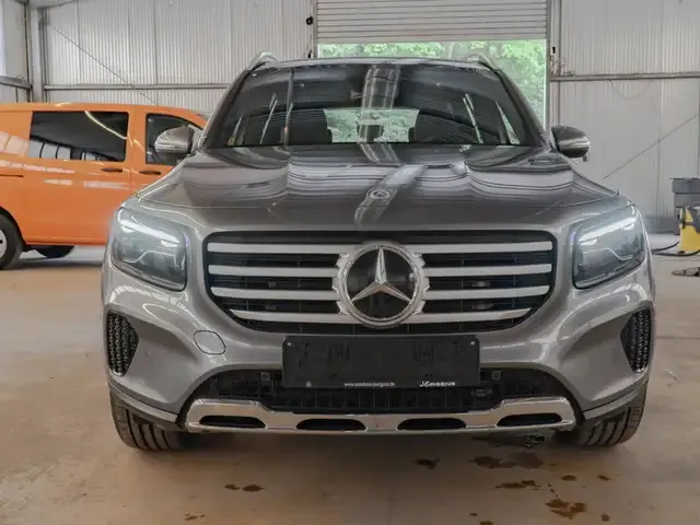 Mercedes-Benz GLB 200
