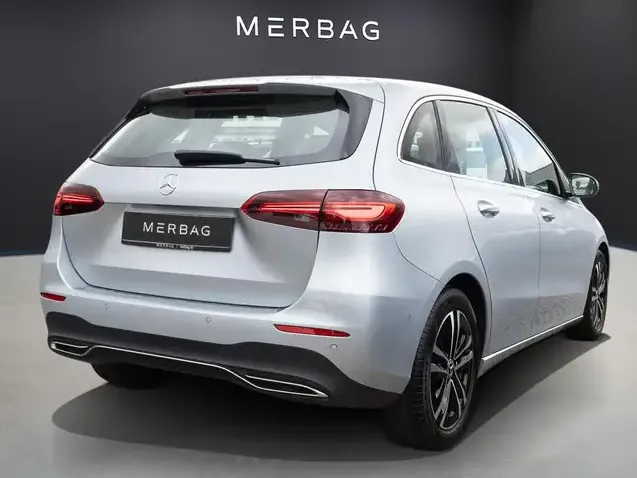 Mercedes-Benz B 180