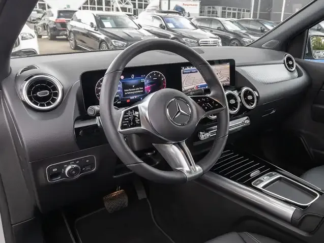 Mercedes-Benz B 180