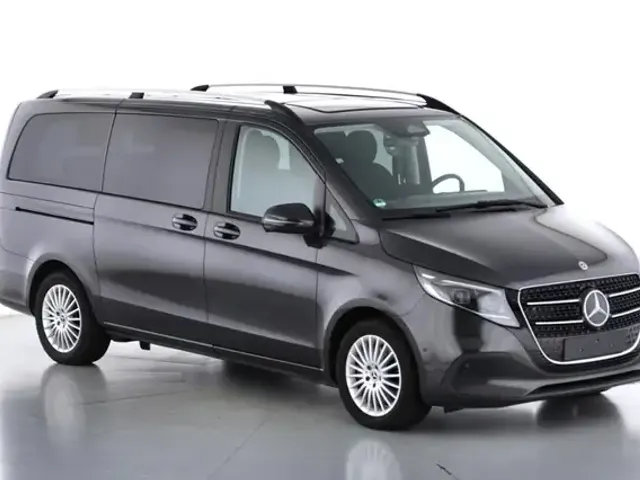 Mercedes-Benz V 220