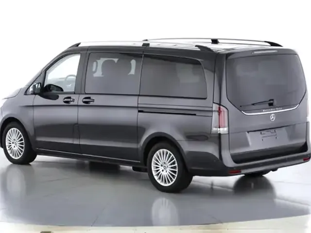 Mercedes-Benz V 220