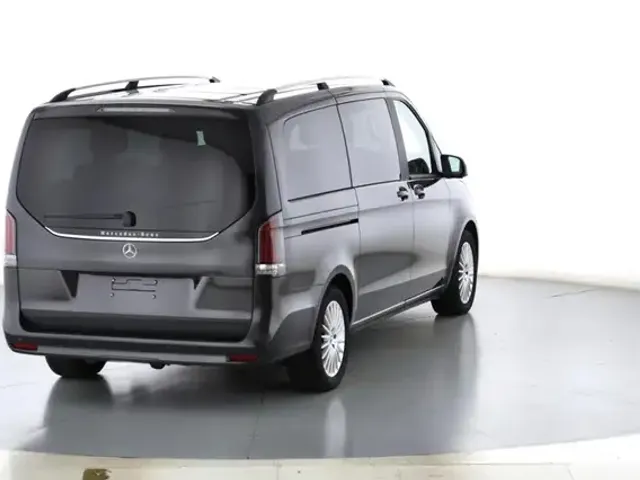 Mercedes-Benz V 220