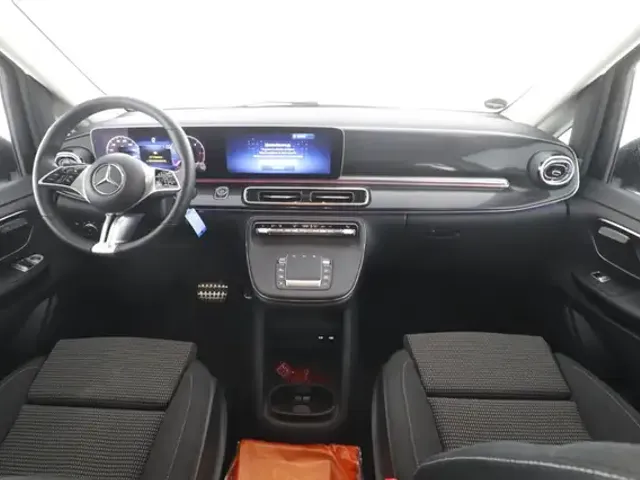 Mercedes-Benz V 220