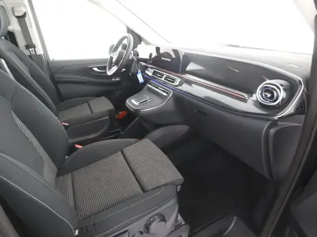 Mercedes-Benz V 220