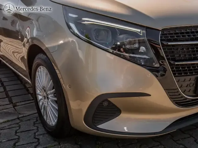 Mercedes-Benz V 220