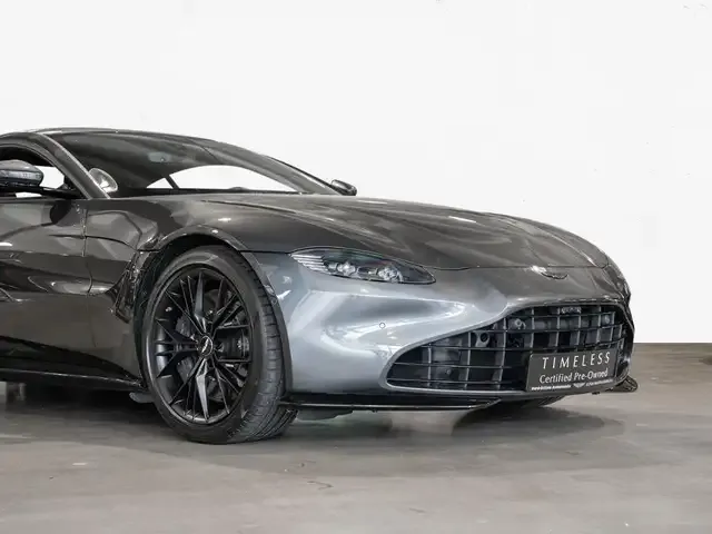 Aston Martin V8