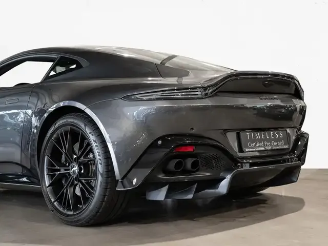 Aston Martin V8