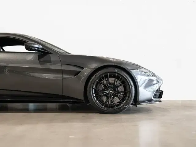 Aston Martin V8