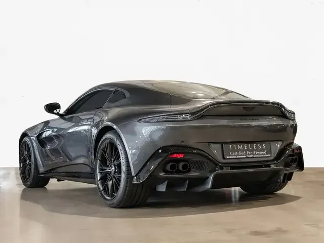 Aston Martin V8