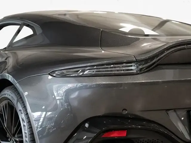 Aston Martin V8