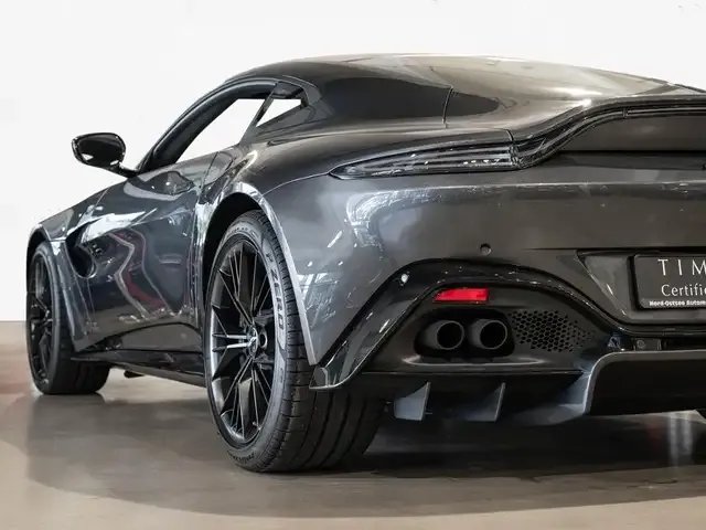 Aston Martin V8