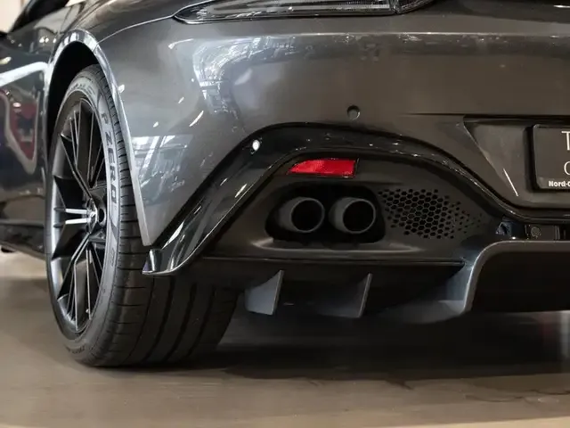 Aston Martin V8