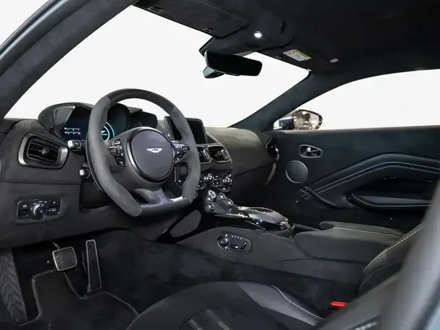 Aston Martin V8