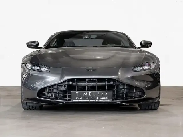 Aston Martin V8