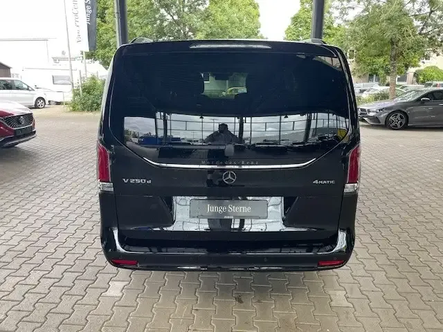 Mercedes-Benz V 250