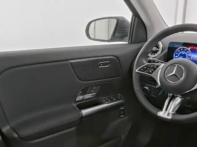 Mercedes-Benz EQA 300