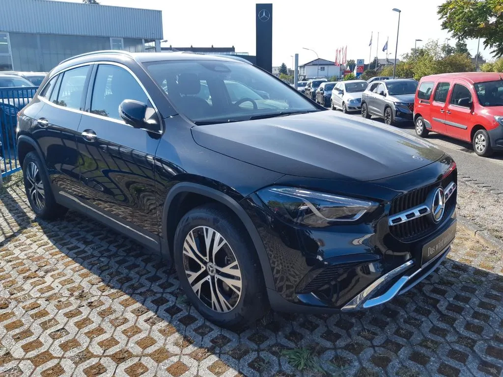 Mercedes-Benz GLA 220