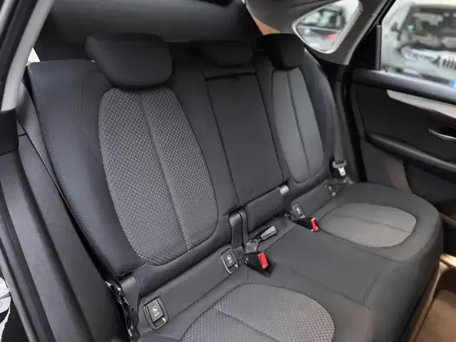 BMW 225
