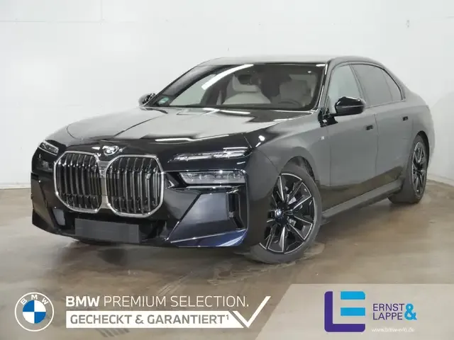 BMW i7