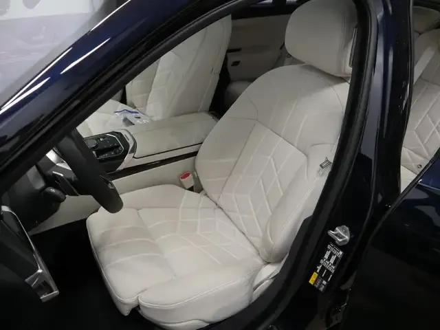 BMW i7
