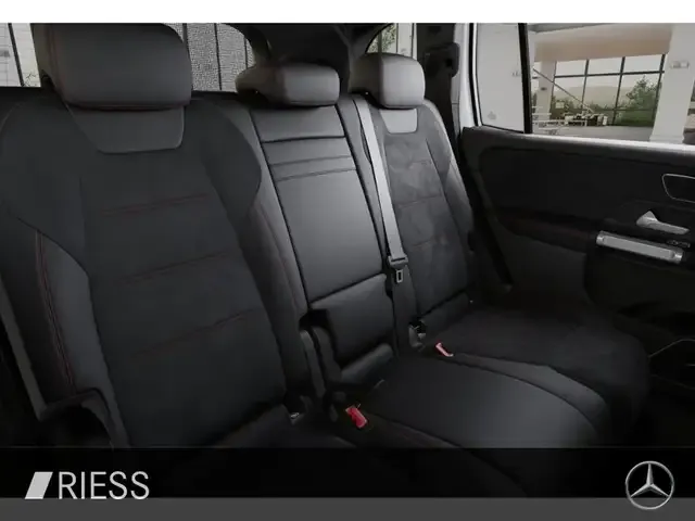 Mercedes-Benz GLB 220