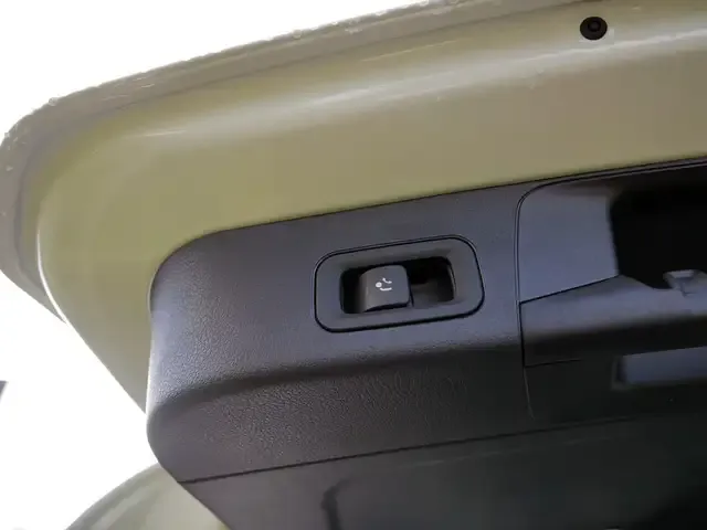 Mercedes-Benz GLB 220