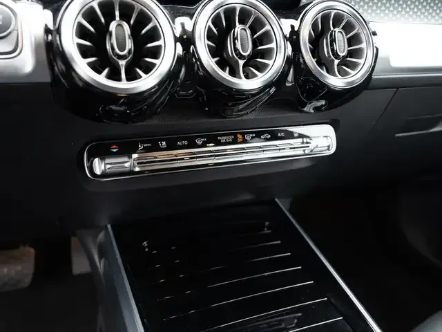 Mercedes-Benz EQB 300