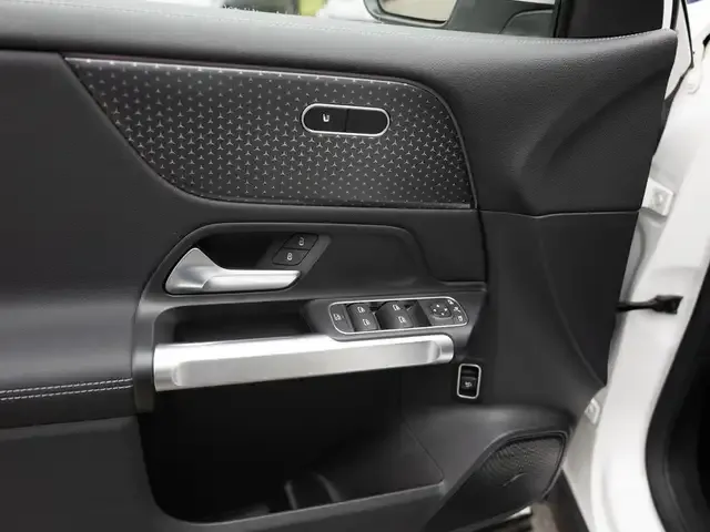 Mercedes-Benz EQB 300