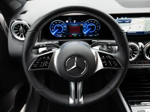 Mercedes-Benz EQB 300