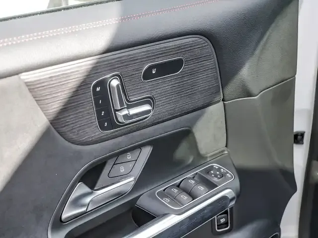 Mercedes-Benz EQB 300
