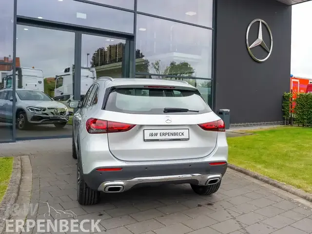 Mercedes-Benz GLA 200