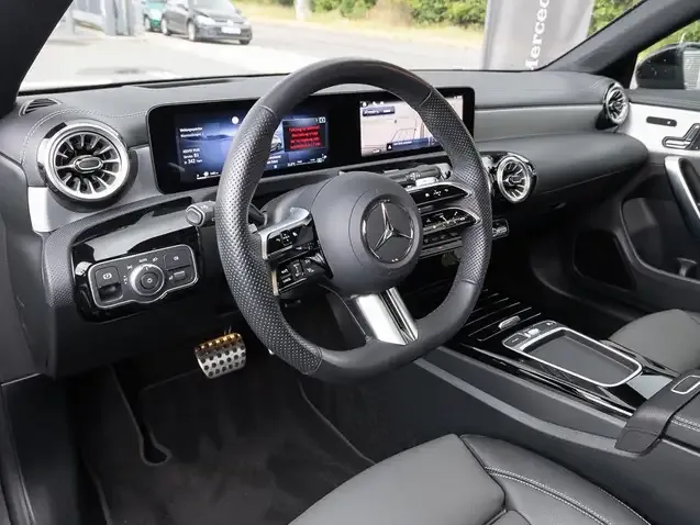 Mercedes-Benz CLA 180