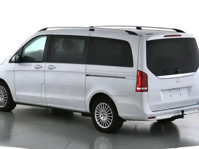 Mercedes-Benz V 220