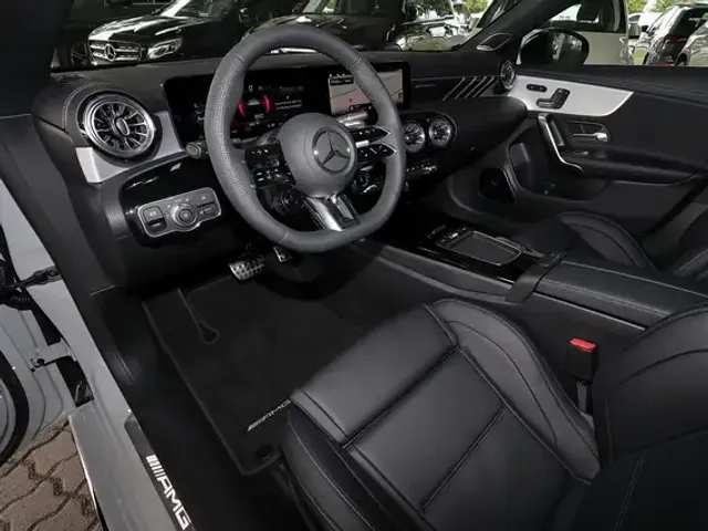 Mercedes-Benz CLA 35 AMG