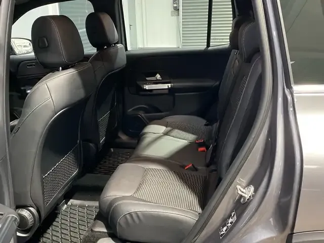 Mercedes-Benz GLB 180