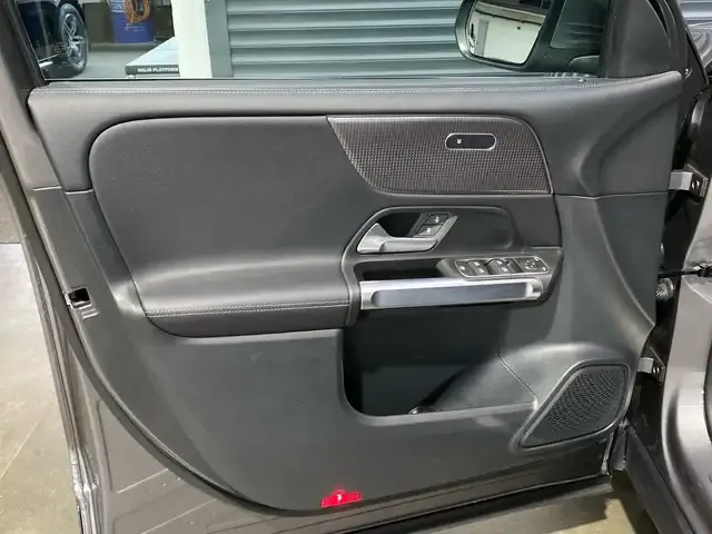 Mercedes-Benz GLB 180