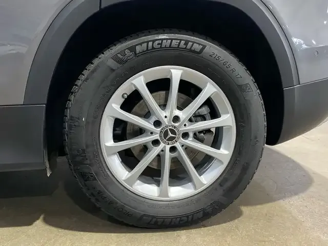 Mercedes-Benz GLB 180
