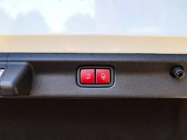 Mercedes-Benz EQE 53